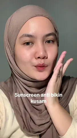 baru nemu sunscreen 50kan tp feelsnya nyaman dan udh spf tinggi🥺