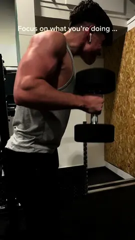 Keep improving yourself daily  #foryoupage #fyp #gym #GymTok #gymmotivation #workinghard #inspiration #improvement #motivation #arms 