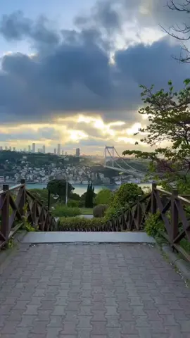 مكان من اروع واجمل اماكن اسطنبول باطلالة على البوسفور  واجمل منظر وقت غروب الشمس #تركيا #تركيا🇹🇷اسطنبول #سياحة #سياحة_سفر #سياحة_تركيا #سفر #رحلة #رحلات #طبيعة #اكسبلور #الشعب_الصيني_ماله_حل😂😂 #اماكن #مناظر 