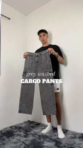 One of my favorite CARGO PANTS #cargopantsoufit #graycargopants #cargopantsformen #denimcargopants 
