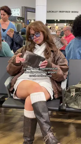 look at me i’m cool i’m reading patti smith!!! lol