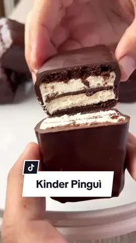 KINDER PINGUÌ Lo sappiamo, anche tu da piccolo aspettavi l'ora della merenda solo per mangiare il Kinder Pinguì mentre guardavi 