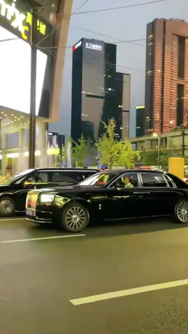 Rolls-Royce Phantom & Rolls-Royce Spectre #luxurycars #rollsroyce #maybach #bentley #zondabow #viral 