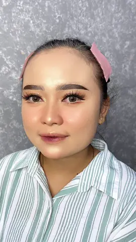 Aku selalu pake spidol brow it buat nebelin ekor alis,  MasyaAllah, cakep bgt ga si 😍 Aku tari di atas ya , spidolnya   #muapemula #muakudus #muahitskudus #makeupkudus #makeupwisuda #makeupkudus