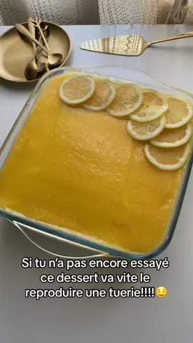 🍋Ingrédients : •Crème au citron: -100g de sucre  -Zeste de 4 citrons -Jus de 4 citrons -2oeufs entiers  -2 jaunes d’œufs  -60g de beurre •Chantilly : -250g de mascarpone  -200ml de crème liquide bien froide 30%MG  -80g de sucre  -Biscuits boudoirs/ à la cuillère  #dessertcitron #citron #lemon #lemondessert #desserttiktok #dessertchallenge #recettefacile #recettesimple #cuisinefacile #cuisinetiktok #tiktokkitchen #yummy #yummyfood #Foodie #foodtiktok #pourtoipage #foryoupage #tiktokfrance #pov #frypgシ #CapCut 