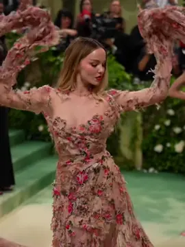 she’s so beautiful🪷#dovecameron #metgala #metgala2024 #dovecameronmetgala 