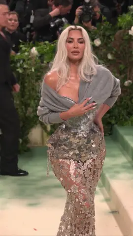 It’s always a family affair when the Kar-Jenner klan rock the Met Gala 💛 Kim, Kendall & Kylie made momager Kris proud, who posed alongside boyfriend Corey 🤩 #kimkardashian #kyliejenner #kendalljenner #kardashians #karjenner #celeb #celebs #celebrity #celebrities #redcarpet #metgala 