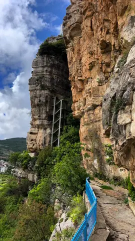 من منطقة العاقورة هنا جنة لبنان 😍🇱🇧.. #foryou #viral #lebanon #explore #nature #adventure #طبيعة #reels #sky 