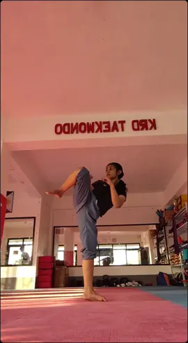 #creatorsearchinsights ayn try natin mag side kick#taekwondolife #taekwondo #taekwondogirl #taekwondofighter #PTA #philippinetaekwondoassociation #viraltiktok #viralvideo #viral #trendingsong #trendingvideo #trending #fyppppppppppppppppppppppp #virall #tkdgirl #kicks #taekwondokicks #sidekick #backkick 