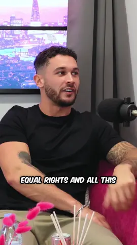 The gentleman of all gentlemen 🥹👏🏼 We had SO much fun doing this episode with @callumjones ! The most respectful guy, but we still had to give him some grilling questions because he's a man and we are SISTERS IN THE CITY! P.s he passed every tricky question! 😂✅