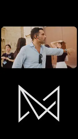 La figura del director de casting es clave en toda pasarela. Oculto entre bambalinas, gestiona mil entresijos que afectan a los y las modelos para que cada desfile sea perfecto. En la Mediterránea Fashion Week Valencia, tenemos muy claro su valor, por eso contamos con un profesional muy top;  Ángel Borondo, CEO de @famamanagement ▶️ Nos lo cuenta él mismo. Documental completo en nuestro canal de YouTube: link en Bio. #moda #fashion #mfwvalencia #valencia #valenciaesmoda #pasarela #desfiles #Mediterranea #fashionweek #acumova #diseñadoresdemoda #MedFashionWeekValencia #DirectorDeCasting #MediterraneaFashionWeekValencia #famamanagement @FAMA ACADEMY 