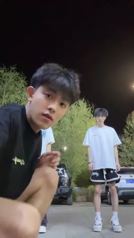 叫上好朋友一起来跳#社恐 #腼腆男孩#一学就会系列 #猛男舞团iconx