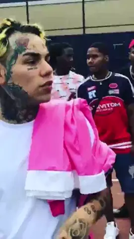 #tekashi#tekashi69#tekashi6ix9ine#6ix9ine6ix9ine loves giving back to the kids ❤️💸