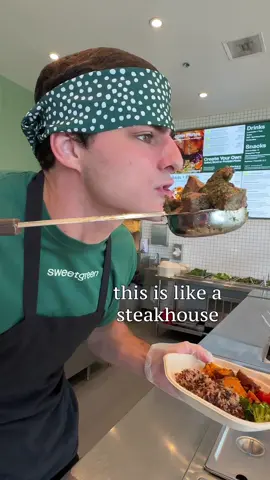 No, @sweetgreen doesn’t have pasta, but they do have grass-fed caramelized garlic steak #sweetgreenpartner 