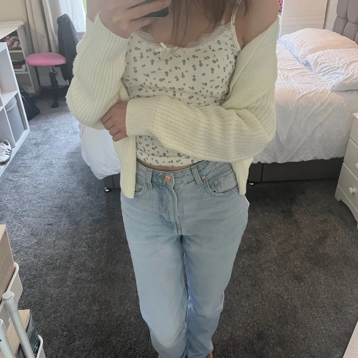 Me 🤝 photos in this specific mirror spot #outfitinspo #springoutfits #summeroutfits #cleangirlaesthetic #foryoupage 