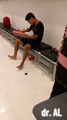 Jailnya Meneer Ivar masukin sampah ke sepatu King Lino 😆