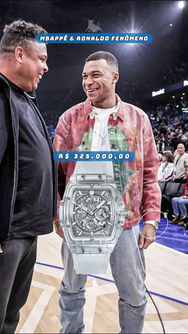 Mbappé com um Hublot todo em safira junto com Ronaldo Fenômeno Trata-se da edição limitada da Hublot, Spirit Of Big Bang com caixa de 42mm em safira com detalhes em titânio. Avaliado em aproximadamente 325.000,00 reais  Deixe seu like e siga a @calf.br  @𝐂𝐀𝐋𝐅 | 𝐑𝐞𝐥𝐨́𝐠𝐢𝐨𝐬  #mbappe #kylianmbappé #paris #psg #ronaldofenomeno #hublot #kyli