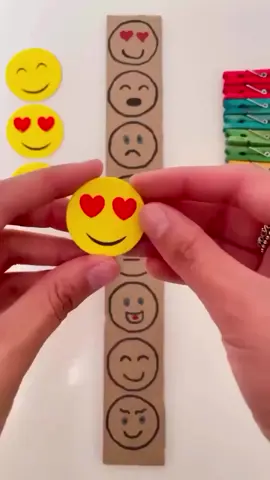 😍 Pareamento de emoções: Uma atividade para ajudar as crianças a entender e expressar suas emoções de uma forma lúdica. Essa é uma maneira criativa de ensinar sobre emoções e fortalecer o bem-estar emocional dos pequenos. 📽 @paratuhijo 👉👉Para mais dicas de atividades lúdicas e criativas, é só seguir o perfil @patysousaprof Aqui vc encontra vídeos inspiradores e diversos materiais gratuitos que vão deixar suas aulas mais mais dinâmicas e interessantes. #EducaçãoEmocional #CriançasFelizes #psicologiainfantil #aba #ideia #recursoterapeutico #autista #tea #educacaoinfantil #educacaoinclusiva #pedagogiaporamor #musicalizacaoinfantil #pedagogia #professoreducacaoinfantil #escolas #ensinofundamental #psicomotricidade #jardimdeinfancia #preescola #educacao #atividades #atividadespedagogicas #planodeaula #artes #auladeartes #saladeaula #atividadeadaptada 