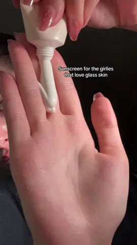 A must have sunscreen for the girlies that love glass skin ✨ the BOJ sunscreen will always be a staple  #koreanskincare #koreansunscreen #spf #beautyofjoseon #sunscreen #skincare #skintok #AD 