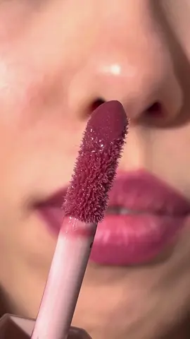 Fenty knows what we need!! Shade riri is the perfect pink! #fentybeauty #viralmakeup #makeupcloseup #lipcombo #glossbomb 