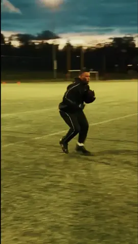 Up with them birds 🦅 6am work.. #nf #runningback #runningbackdrills #footballtraining  #fyp #saquonbarkley 