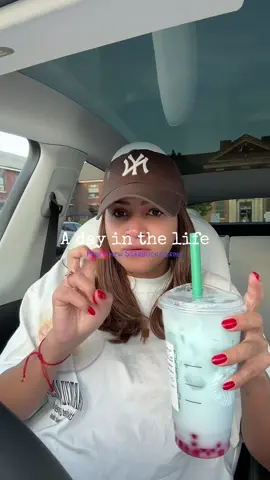 #starbucksdrinks #pedicure #frenchpedicure #vlogtiktok 