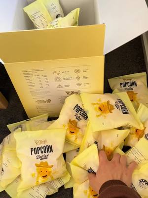 48 snack-sized bags of butter flavoured popcorn. Perfect for school lunches or on-the-go snacks.