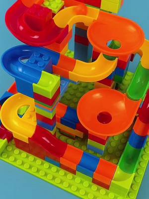 A tutorial on ball track building blocks, let's take a look at what can be assembled with a single base plate. This time it's a bit long, but the finished product is very beautifull #children #BallTrackBuildingBlocks #PuzzleToys #BuildingBlocks #blocks #Gifts #TikTok #foryou #toy 