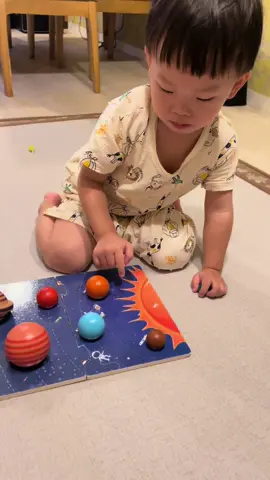 #eusenandthefamily #toddlersoftiktok #planets #solarsystem #kidslearning #toddlerlife #toddleractivities 