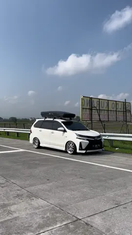 enak juga soundnya😁 . . . #avanza #trend #trending #trendingvideo #fypage #trendingsong #maxi #modifikasiavanzaxeniaindonesia #stance #static #avanzamodifikasi #toyota 