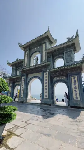 Nếu là bạn bạn chọn con đường nào ?? #chualinhung #đà_nẵng 