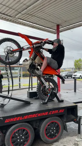 Let’s try that again #2stroke #wheelies #fail #moto #ktm #enduro @KTM RACING 