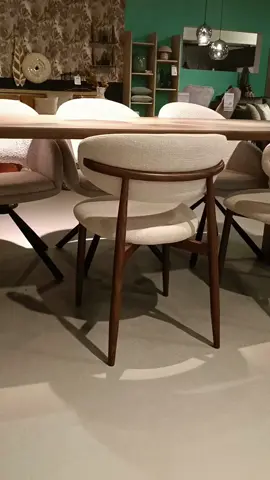 Meet eetkamerstoel Jessda ✨! Wij hebben de perfecte Japandi stoel voor je gevonden 😍! Shop de eetkamerstoelen online of kom langs in de Zen Lifestyle woonwinkel in Wijchen. #japandi #japandistyle #zenlifestyle 
