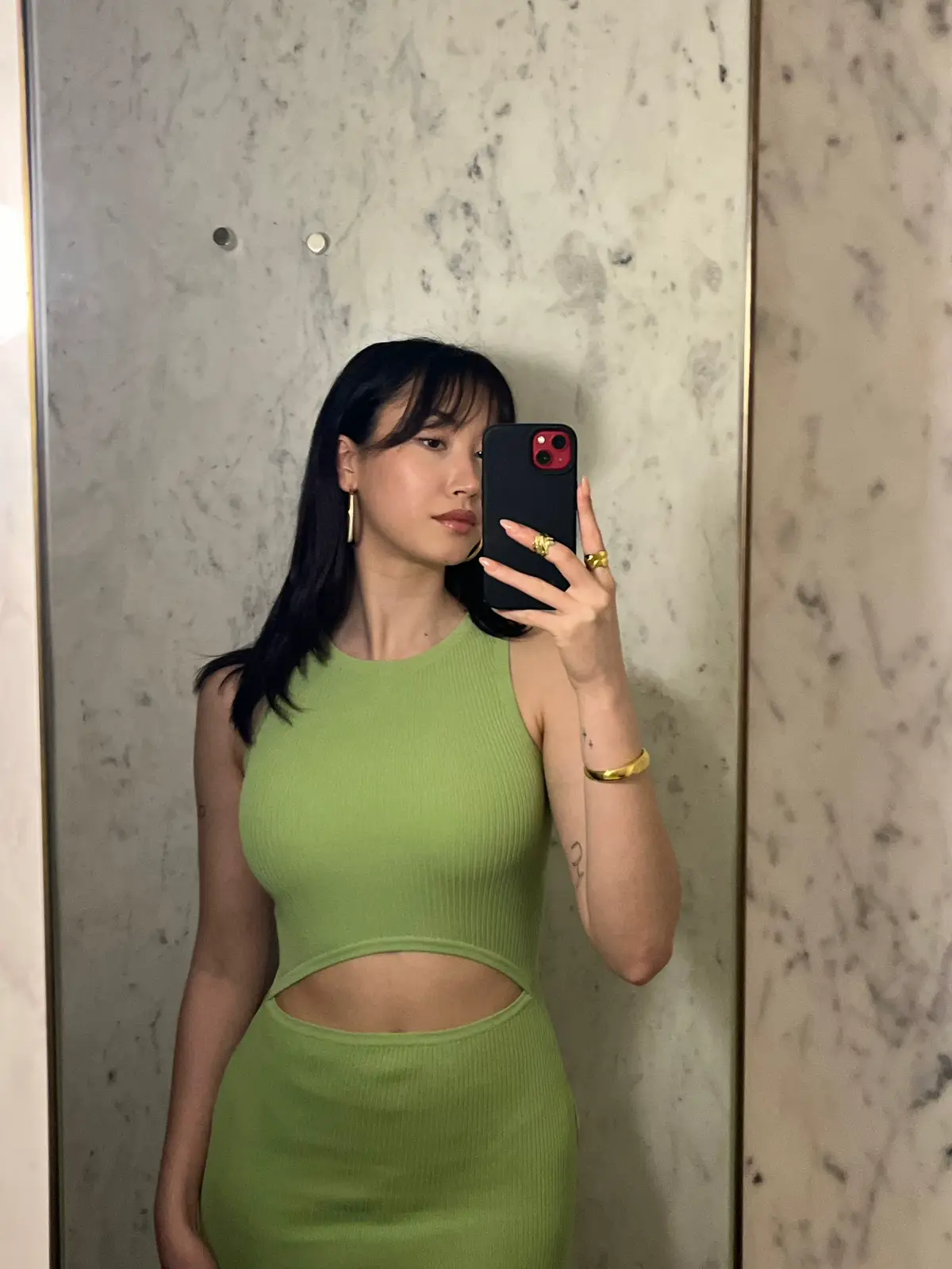 where there’s a mirror there’s me taking a selfie