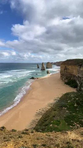 Wait for it…  #australia #aussie #ocean #12apostles #backpacker #travel #traveltiktok #traveltrend #fyp #roadtrip #traveltrend #travellife 