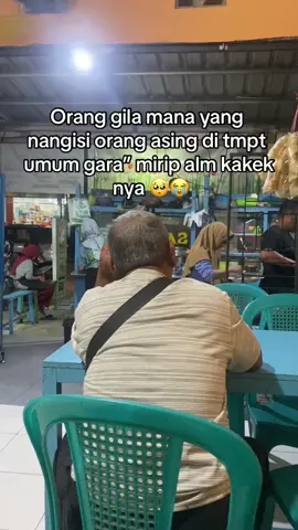 Potongan rambut dan cara berpakaian nya mirip bgt alm kakek aku,sehat” yaa bapak nyaa🥺🙌🏻 #fyppppppppppppppppppppppp 