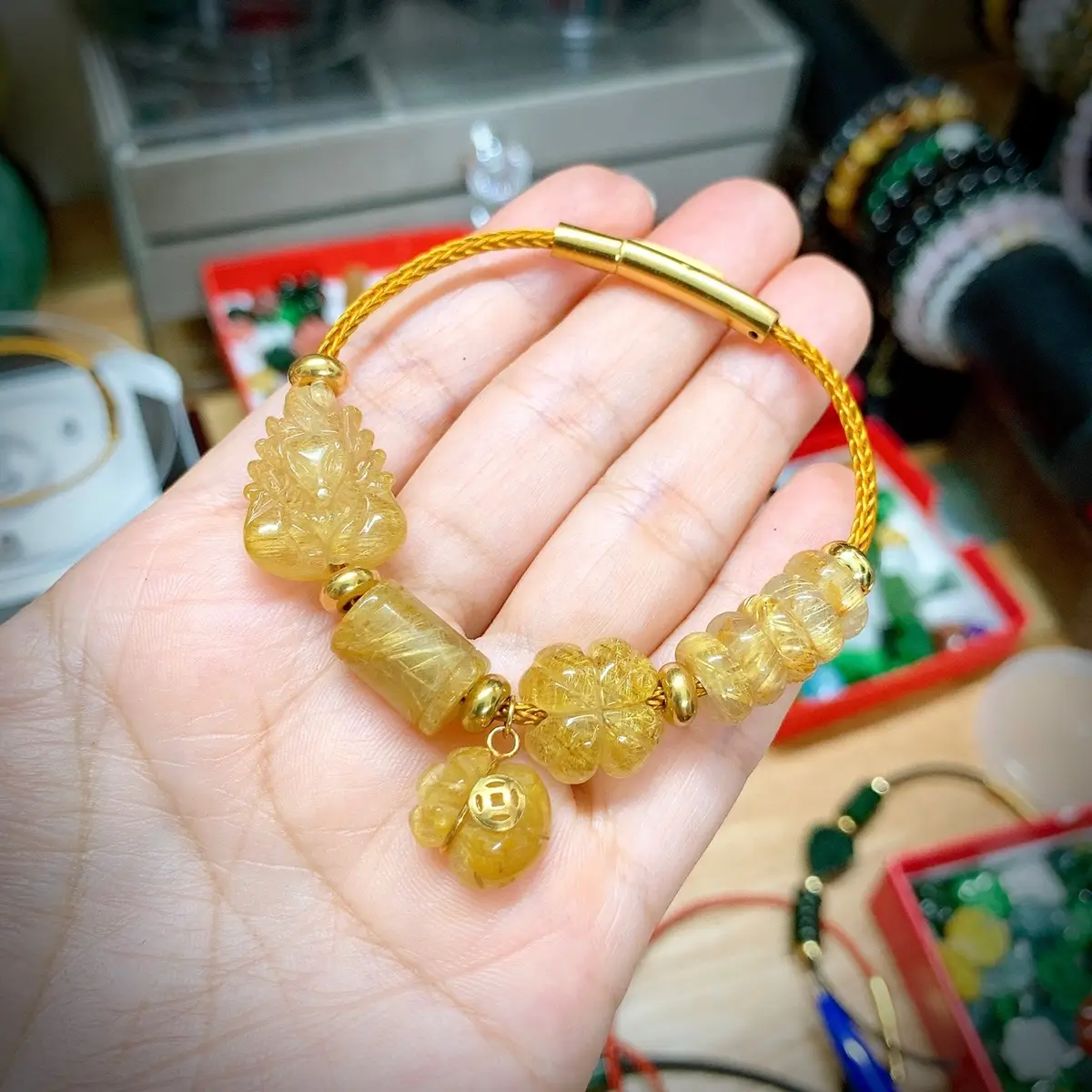 Thạch anh tóc vàng cho các chị mệnh Thổ và Kim 🥰 #vongphongthuy #vongtay 