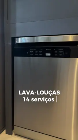 Eu sou apaixonada por essa lava-louças e sou defensora, sempre falo para investirem porque vale muito a pena. O modelo é a LL14X da electrolux, ela é recheada de funções que agilizam o dia dia: EXPRESS 30 para lavagens rápidas e louças pouco sujas MEIA CARGA para uma lavagem completa com pouca louca, assim economizando tempo, energia e água HIGIENIZAR a 70º para lavar louça com água mais quente. SECAGEM EXTRA para aumentar a temperatura no final do ciclo garantido uma melhor secagem FIM AUTO SENSE que é minha preferida pois ela seleciona automaticamente o melhor programa de lavagem de acordo com quantidade de louças Quem tem esse modelo e fala que não lava, acredito que não esteja organizando as louças de maneira correta ou não utiliza um bom sabão, que também faz diferença.#lavalouças #resenhalavalouças #resenhaeletro 