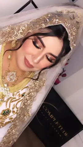 Formation Makeup Artist chez @completudebeautyacademy 🤩 #fyp #explore #عروس #formationprofessionnelle #trend #beauty #فاس_مكناس💛♥️ #fes #شعب_الصيني_ماله_حل😂😂 #مشاهير_تيك_توك #formationonglerie #makeupartist 
