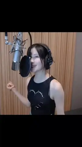 #ASA doing the original second verse of 'SHEESH' .The version Asa did, but YG changed it. The beat and rap are on fire. 😭 #asa #enamiasa #babymonster #baemon 
