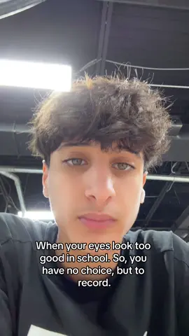 Gotta capture the moment, u never know what are the chances they look this good again. #greeneyes #moroccaneyes #viral #trending #fyp #school 