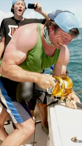 Stongest Men versus the Strongest Fish #1min #longervideos #fishing #strongest #gym 