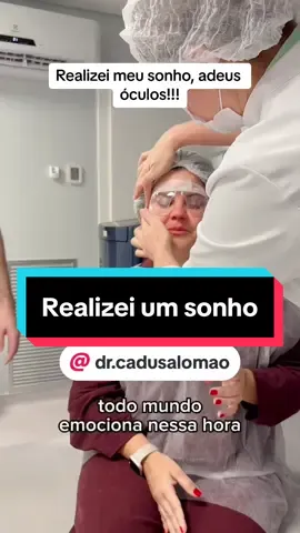 Há 12 anos tentei realizar meu sonho de fazer uma cirurgia refrativa, para parar de usar óculos. Mas recebi um triste não… porque eu tinha umas complicações e na época não havia tecnologia capaz de resolver o meu problema. Isso me deixou muito triste. Quando finalmente tinha dinheiro pra pagar a cirurgia eu não podia realizar o meu sonho…tive que aceitar…  Mas Os anos passaram e a vontade nunca passou. Mas agora recentemente descobri o trabalho do dr @dr.cadusalomao em Belo Horizonte e fui lá, e ele já tem tecnologias atualizadas que permitiram que finalmente a minha tão sonhada cirurgia fosse realizada. Estou ainda no processo de recuperação, mas já sem usar óculos e enxergando tudo ❤️❤️❤️🙏🏾🙏🏾 Que alegria!!! Obrigada Dr @dr.cadusalomao  Obrigada Deus por dar tanta inteligência e sabedoria ao homem. Dos poucos sonhos pessoais que tenho, o Senhor me deu a graça de realizar esse. Por isso compartilho com todos vc a realização desse meu sonho ❤️❤️ que pode parecer simples, mas era o meu sonho e Deus realizou!!! Obrigada Deus!! #cirurgiarefrativa #realizandosonhos 
