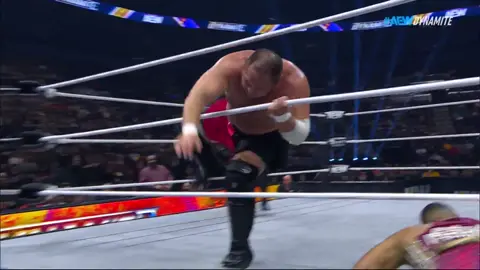 #SamoaJoe returned to action during #AEWDynamite ! #aew #allelitewrestling #prowrestling #isiahkassidy 