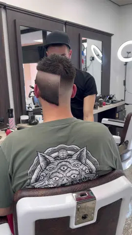 🤫🥶🥶🥶🥶🤫  #barber #barbershop #haircutinspiration #top #fadehaircut #capellisfumatura #barberlife #barbero #hairtattoo #italianbarber 