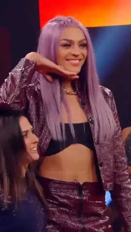 a diferença de tamanho me pega kk #tatawerneck #pabllovittar 