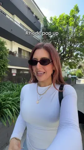 Update on the @rhode skin pop up 😭 #rhode #rhodeskin #haileybieber #haileybiebermakeup 