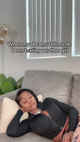 Which zodiac sign is this ? 🥴🙃🤣 #whoyoutexting #dating #relatable #lol #couples #playwithsomeoneelse 