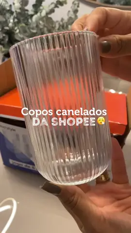 ✨Da série: comprinhas da Shopee.😍 Esse jogo é composto por 6 copos canelados 420ml. Lindo e atemporal, os copos combinam com qualquer ocasião, desde uma mesa posta para o café da manhã ou até um jantar. 👌🏽😮‍💨   >>O link está na minha coleção da shopee disponível na bio.🤩 #mesaposta #copos #amomeular #cozinha #decoração #donadecasa #artigosparacasa #comprinhasshopee 