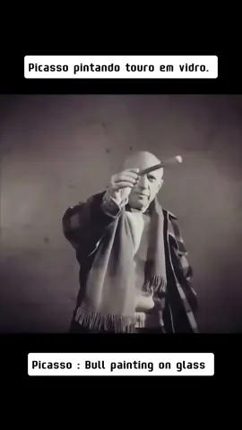 Picasso - Touro pintado em vidro Esta famosa cena vem do documentário de 1949 